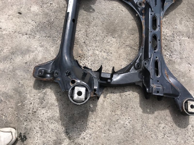 Підрамник передній 7P0400025 Volkswagen Touareg