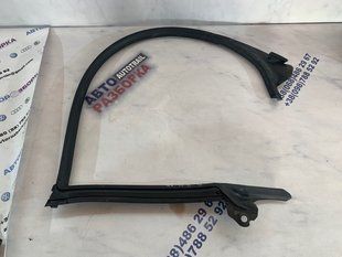 Гумовий ущільнювач 4G8845354B Audi A7