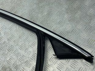 Направляюча скла дверей Volvo XC60