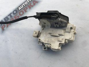 Замок задней двери Audi Q7