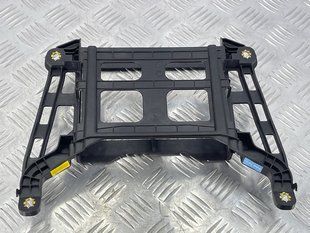 Крепление 4K0857290 Audi A6