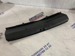 Накладка багажника 561863459 Volkswagen Passat