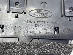 Дефлектор em2b19c681a Ford Edge