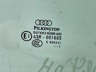 Стекло двери Audi Q7