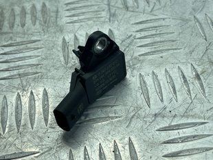 Датчик абсолютного тиску (MAP) 06E906051AA Audi A6 Audi A6, Audi A7, Audi A8, Audi Q7, Audi Q8, Audi RS3, Audi RS5, Audi S5, Audi S5 Sportback, Audi S8, Audi SQ7, Audi SQ8, Audi TT