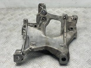 Кронштейн підрамника 8W0399295E Audi A4