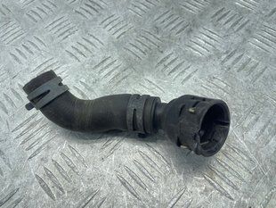 Патрубок 5Q0122058B Volkswagen Tiguan