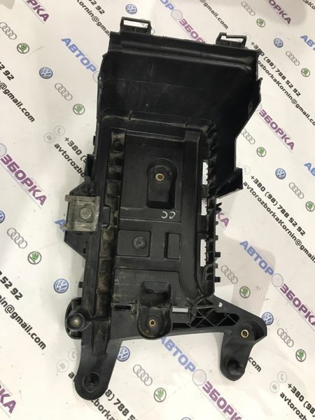 Піддон для акумулятора 1K0915333 Volkswagen CC