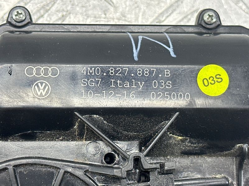 Двигатель доводчика крышки багажника Audi Q7