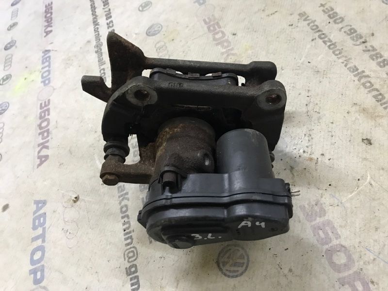 Супорт гальмівний 8K0615403E Audi A4