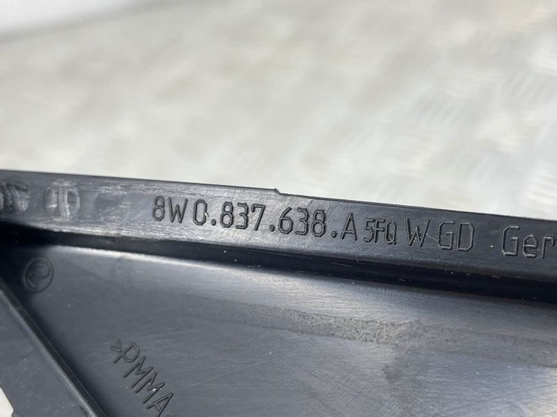 Кутовий молдинг дверей 8W0837638A5FQ Audi A4 Allroad