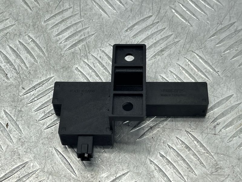 Антена безключового доступу (KESSY) 8K0907247 Audi A8 Audi A4, Audi A4 Allroad, Audi A5, Audi A6, Audi A7, Audi A8, Audi Q5, Audi RS5, Audi RS7, Audi S4, Audi S5, Audi S6, Audi S7, Audi S8, Audi SQ5