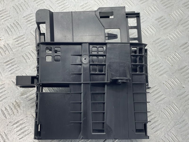 Кріплення блоку керування 8R0035209B Audi Q5