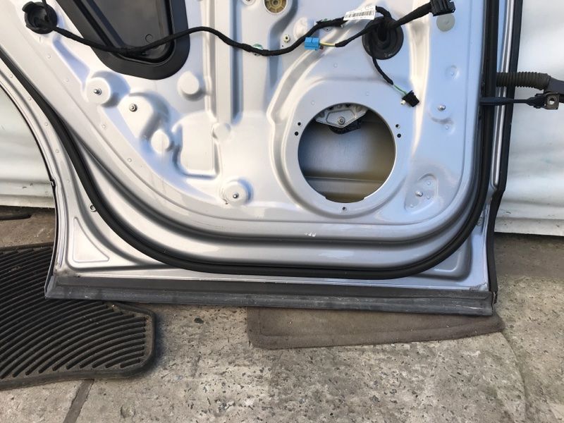 Дверь 4M0833051E Audi Q7