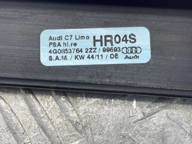 Ущільнювач дверей з декоративною накладкою хром задній правий 4G08537642ZZ Audi A6 Audi A6, Audi S6