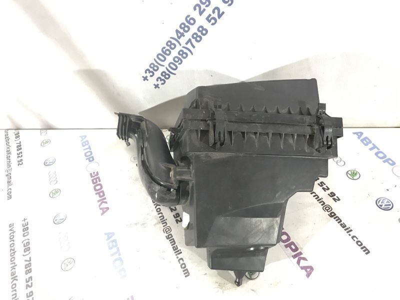 Корпус повітряного фільтра HS739600LC Ford Fusion