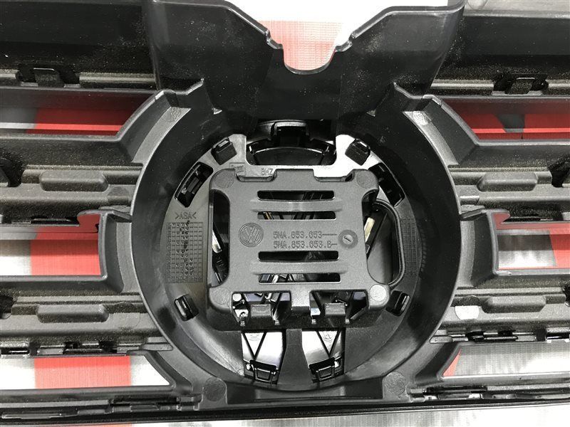 Решітка радіатора 5NA853651 Volkswagen Tiguan