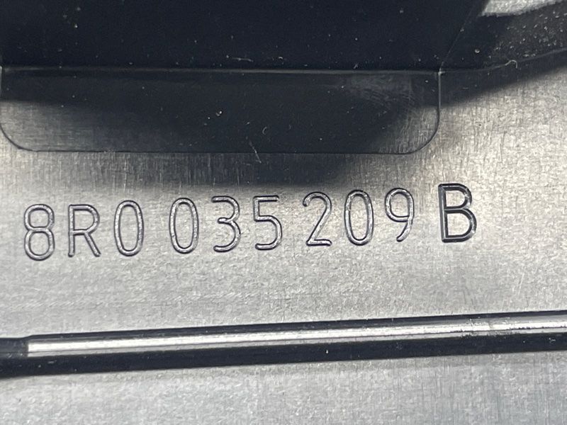 Кріплення блоку керування 8R0035209B Audi Q5