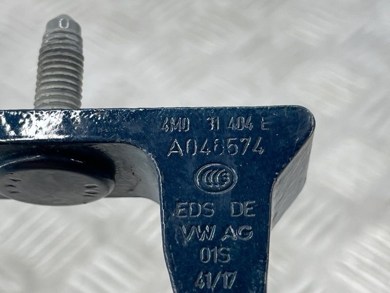 Петля дверей нижня 4M0831404E Audi Q7