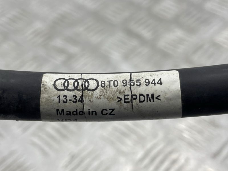 Шланг омывателя фар 8T0955944 Audi A4
