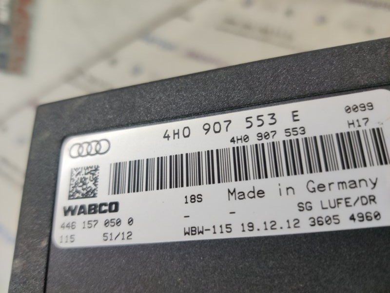 Блок керування пневмопідвіски Audi S8