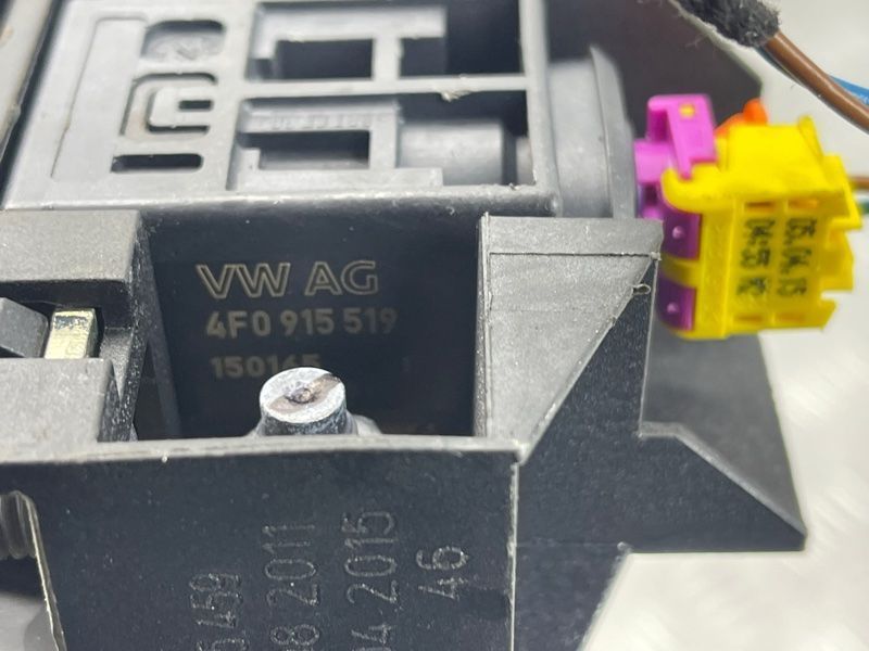 Плюсова клема з піропатроном 8J0915459 Audi A7