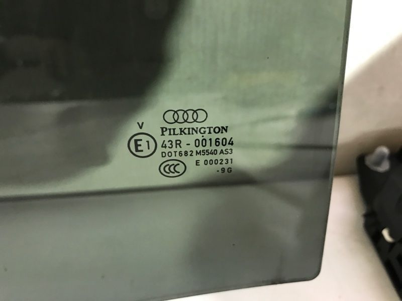 Скло дверей Audi Q7