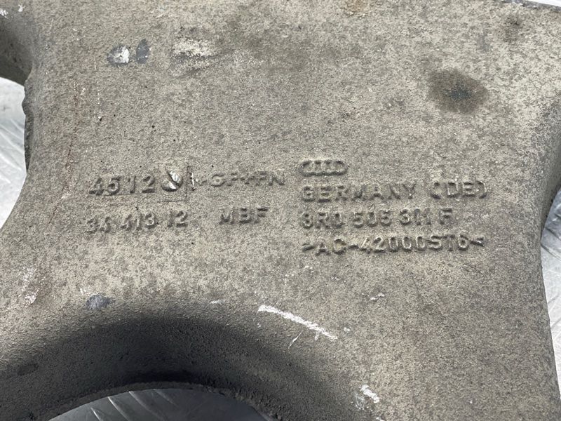 Рычаг задней подвески нижний 8R0505311F Audi A7