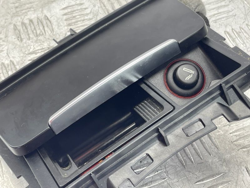 Попільничка 8K0857951CV10 Audi Q5