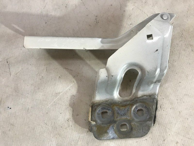 Петля капота 7P6823301 Volkswagen Touareg