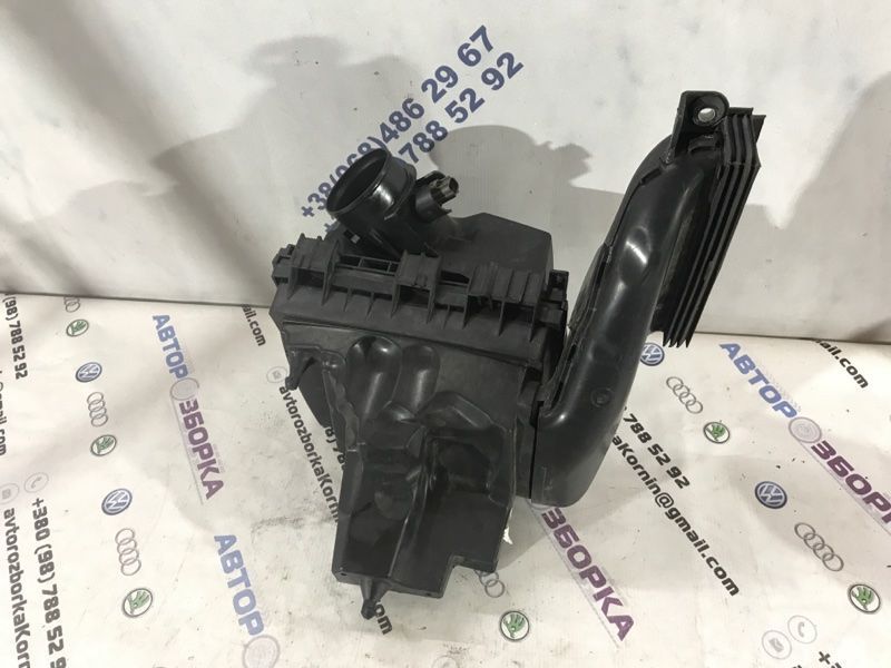 Корпус повітряного фільтра HS739600LC Ford Fusion
