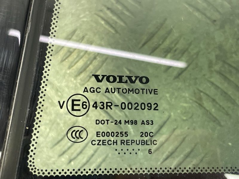 Бічне скло дверей Volvo XC90