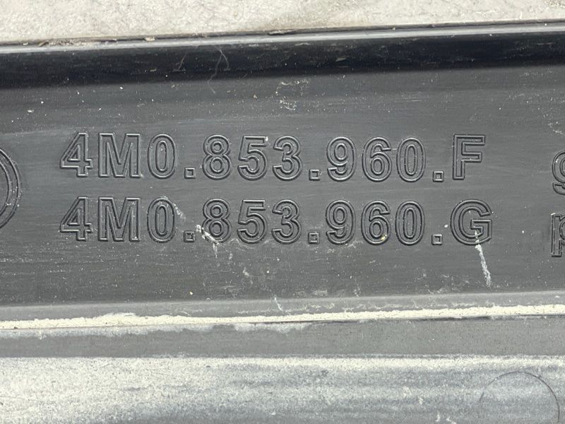 Накладка двери 4M0853960G Audi Q7