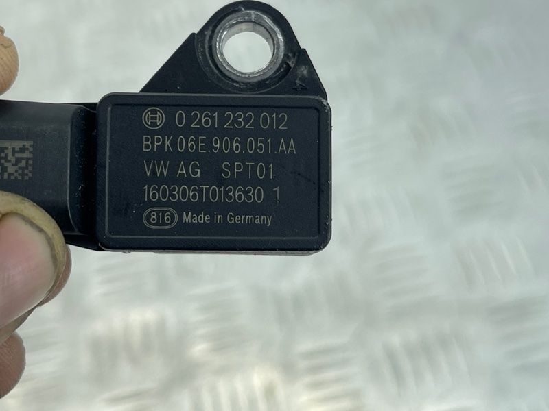 Датчик абсолютного тиску (MAP) 06E906051AA Audi A6 Audi A6, Audi A7, Audi A8, Audi Q7, Audi Q8, Audi RS3, Audi RS5, Audi S5, Audi S5 Sportback, Audi S8, Audi SQ7, Audi SQ8, Audi TT