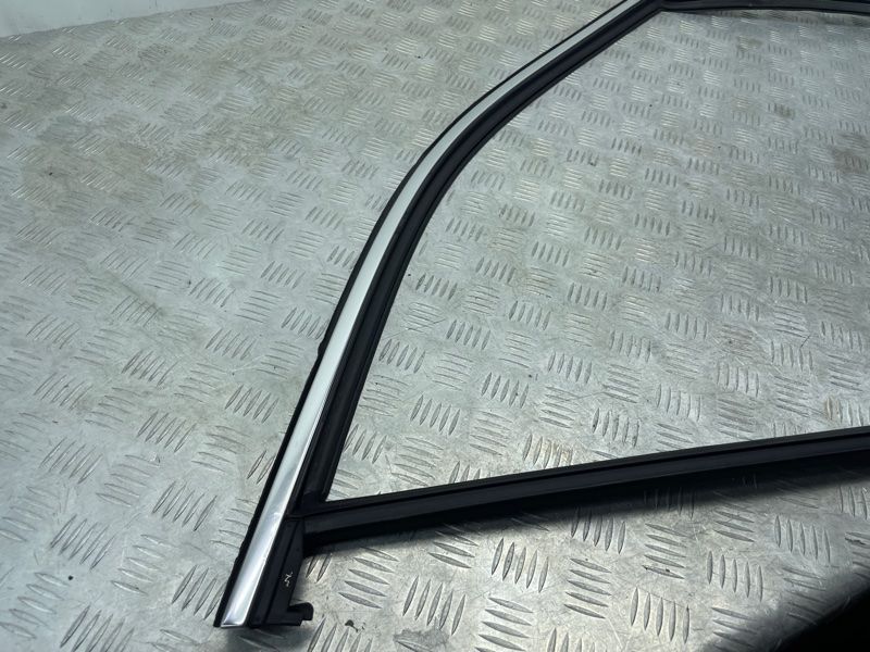 Направляюча скла дверей 32328965 Volvo XC90