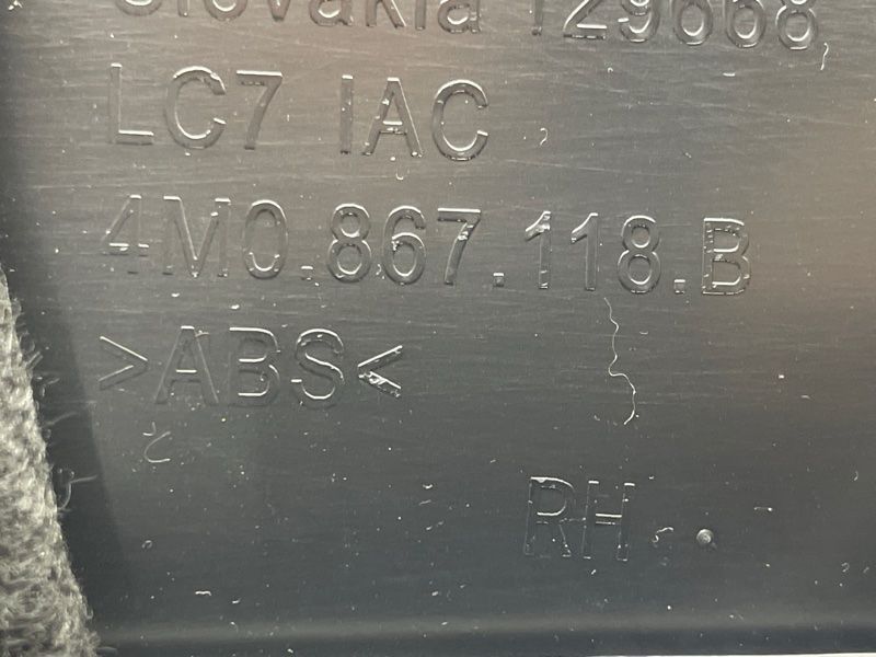 Обшивка дверей 4M0867104BFUT Audi Q7