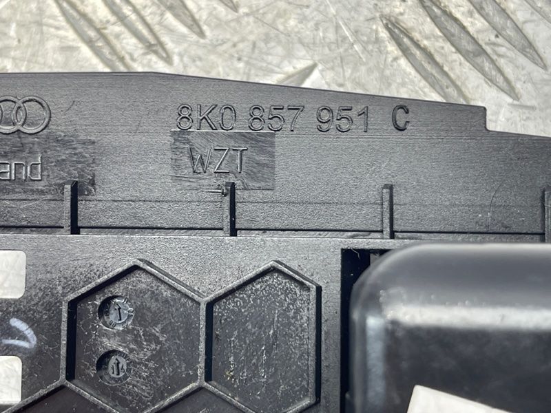 Попільничка 8K0857951CV10 Audi Q5