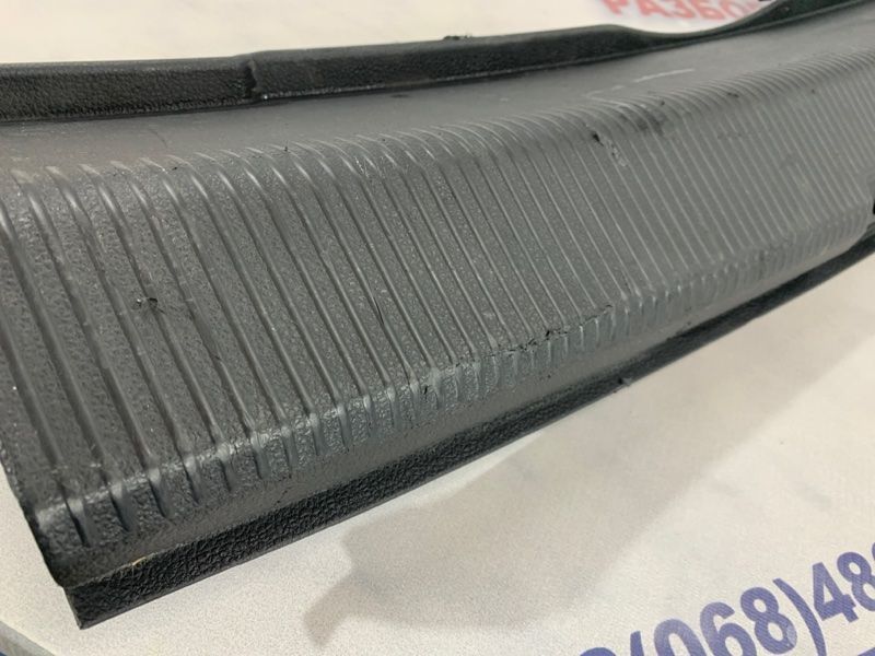 Накладка багажника 561863459 Volkswagen Passat