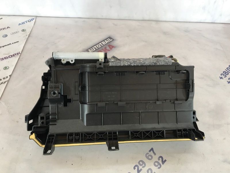 Бардачок / ящик для речей 681024GF0A Infiniti Q50