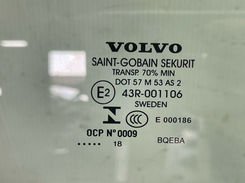 Стекло двери Volvo XC90