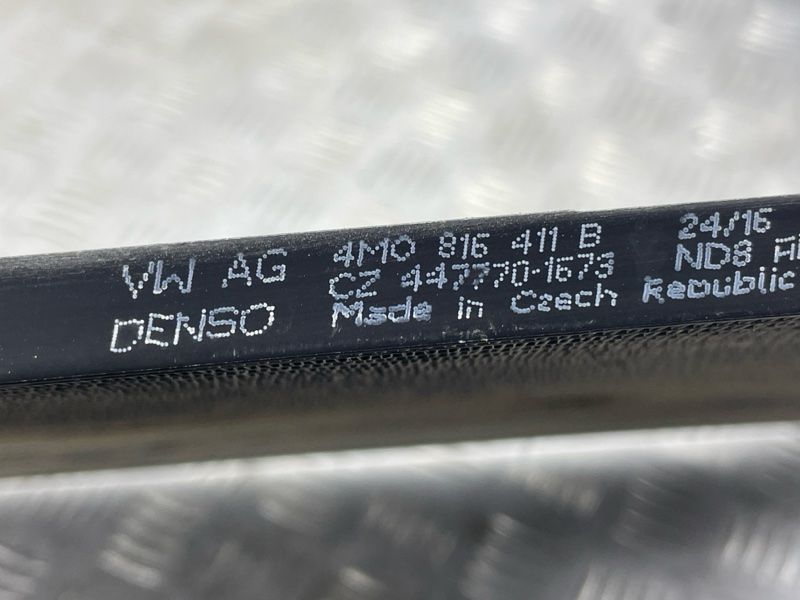 Радіатор кондиціонера 4M0816411B Audi Q7