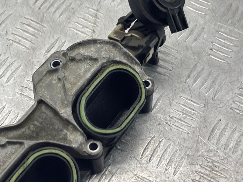 Колектор впускний 06E133110AL Volkswagen Touareg