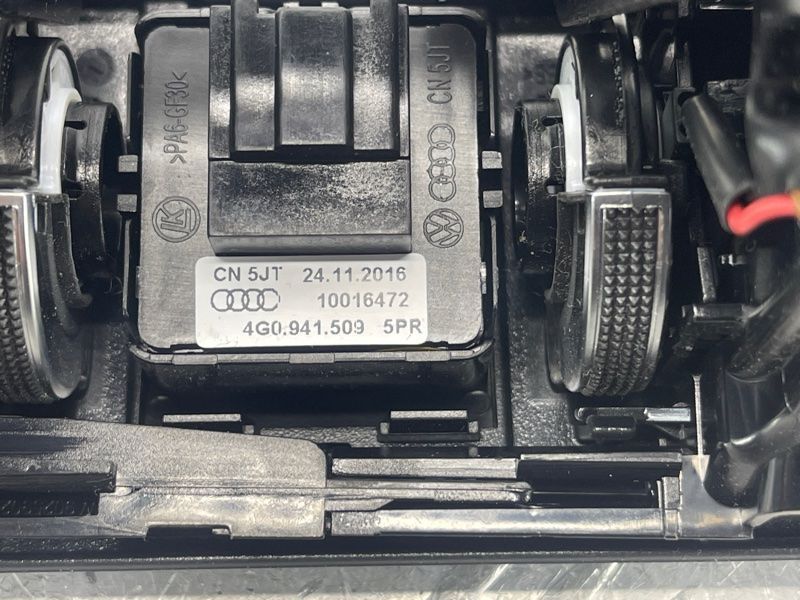 Дефлектор панелі приладів центральний 4G1820951J6PS Audi A7 Audi A6, Audi A7, Audi RS7, Audi S6, Audi S7