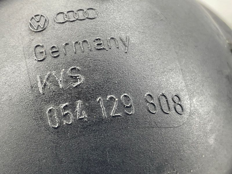 Бачок вакуумний 054129808 Volkswagen Touareg