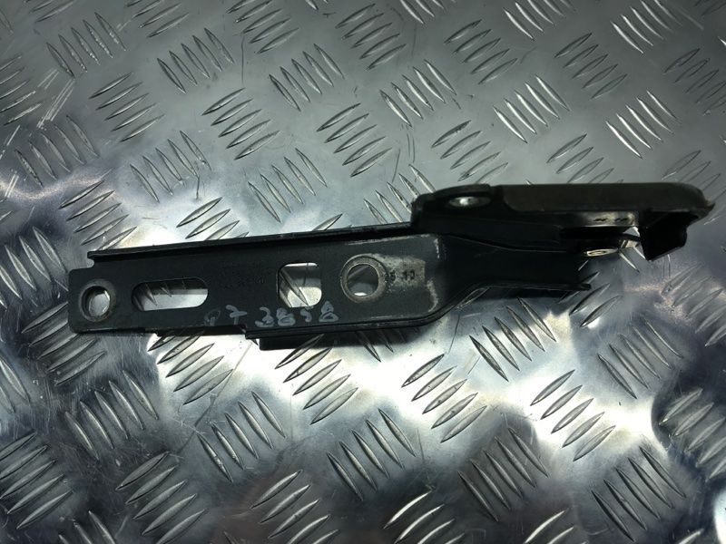 Петля капота 4L0823301 Audi Q7