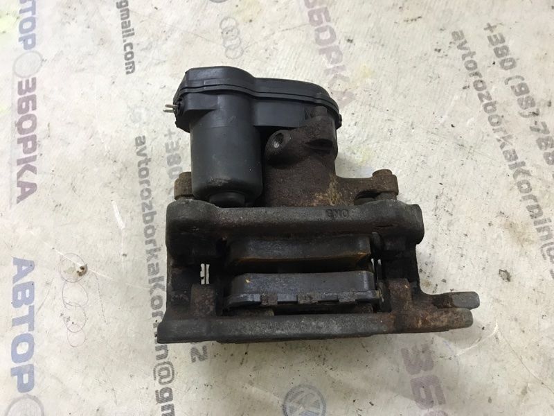Супорт гальмівний 8K0615403E Audi A4