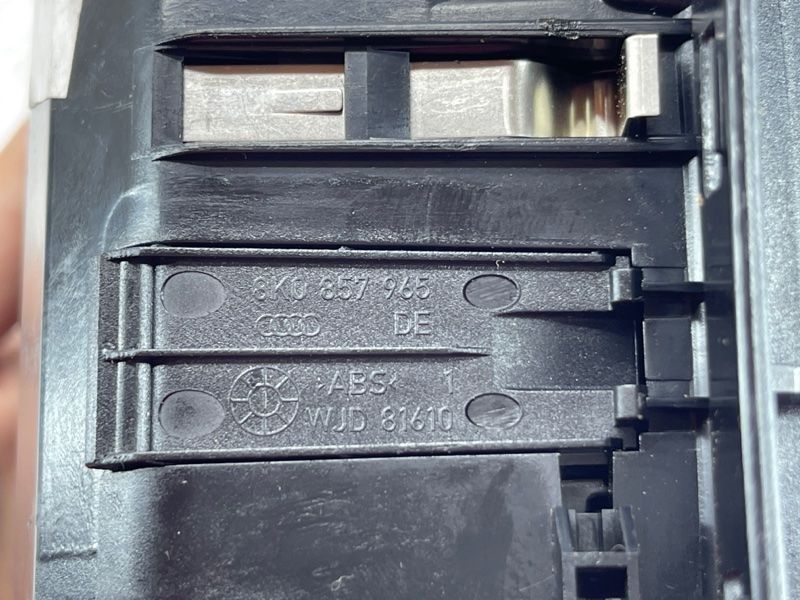 Попільничка 8K0857951CV10 Audi Q5