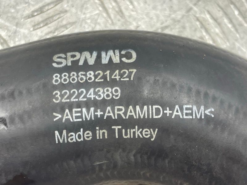 Патрубок інтеркулера 32224389 Volvo XC40