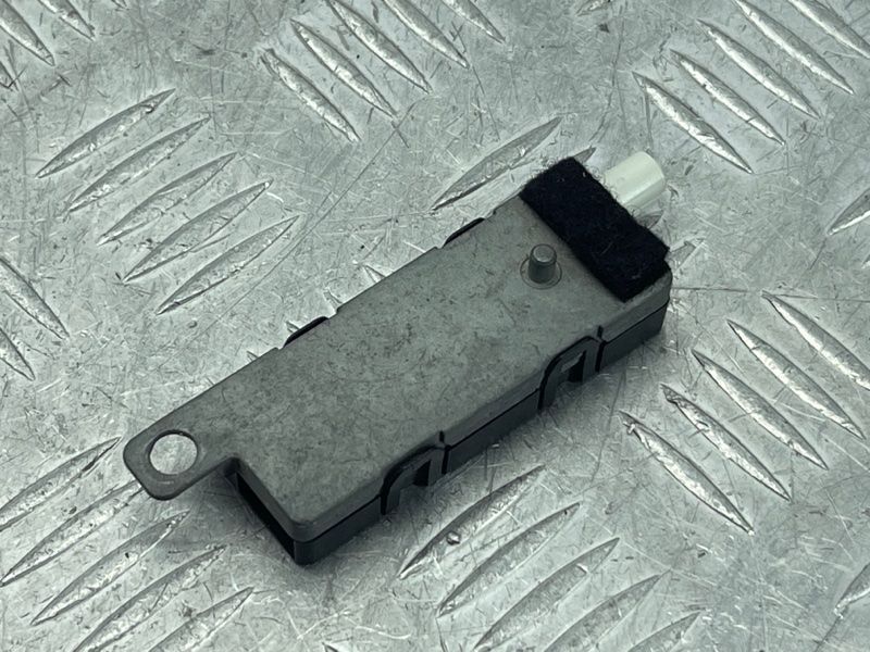 Підсилювач антени 3C8035552 Volkswagen CC
