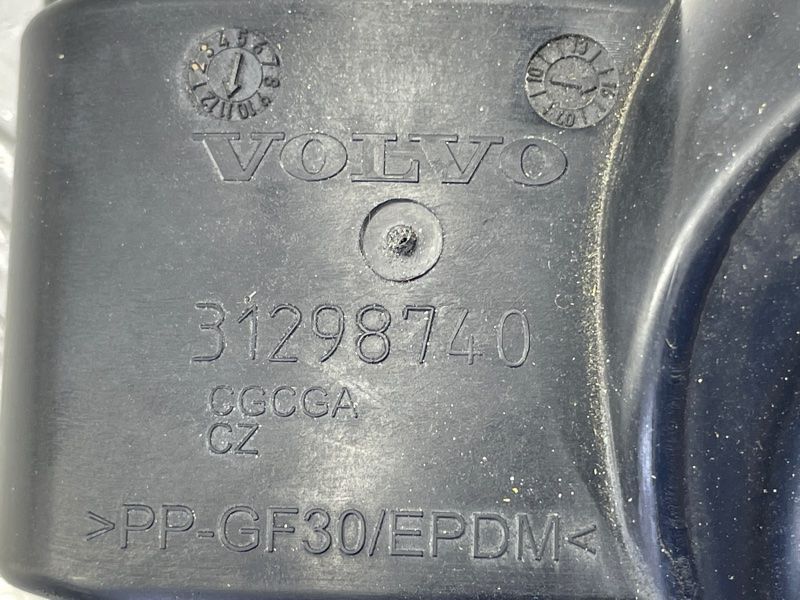 Корпус лючка кришки паливного бака Volvo XC60